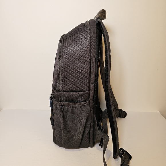 Case Logic grey small side access camera backpack - Picture 5 of 14